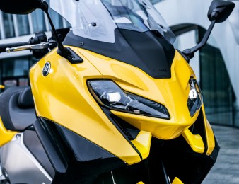 INOVOVANÝ SKÚTR YAMAHA T-MAX 2022